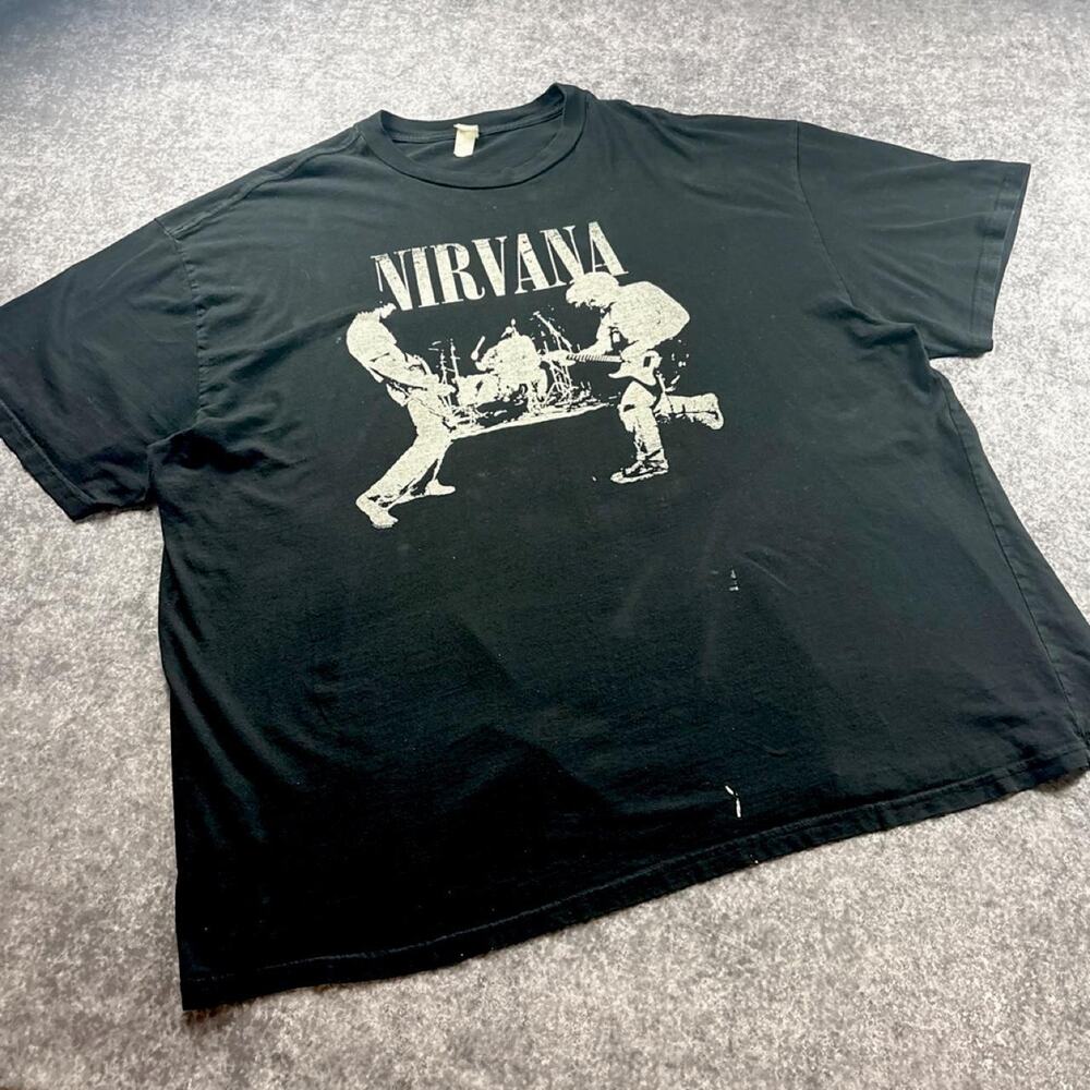 2015 Nirvana Black Distressed Live Band Photo Tee Y2K Vintage Style Grunge Shirt